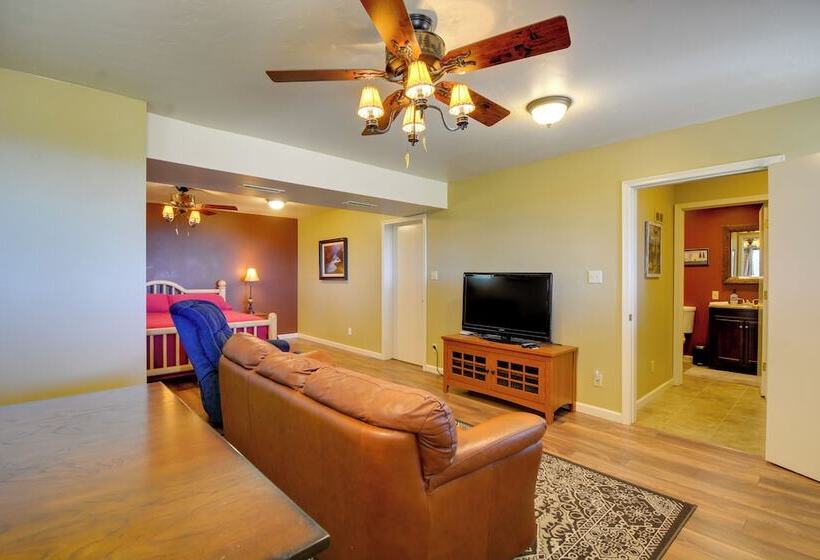 Prescott Hideaway W/ Deck, Sauna & Mountain Views!