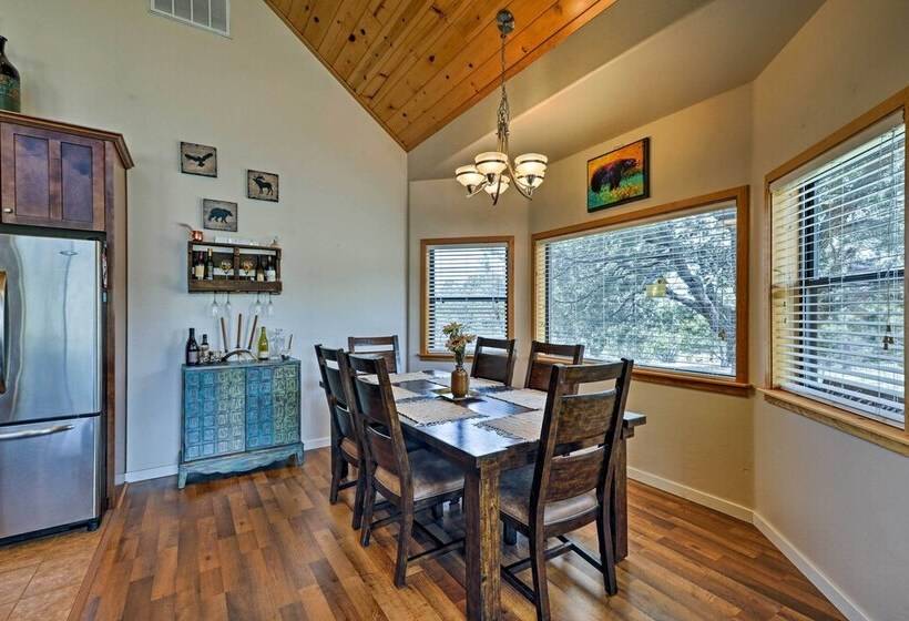 Near Hiking: Vernon Cabin W/ Hot Tub On 30 Acres!