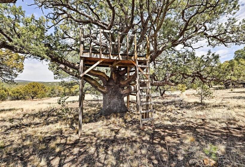 Near Hiking: Vernon Cabin W/ Hot Tub On 30 Acres!