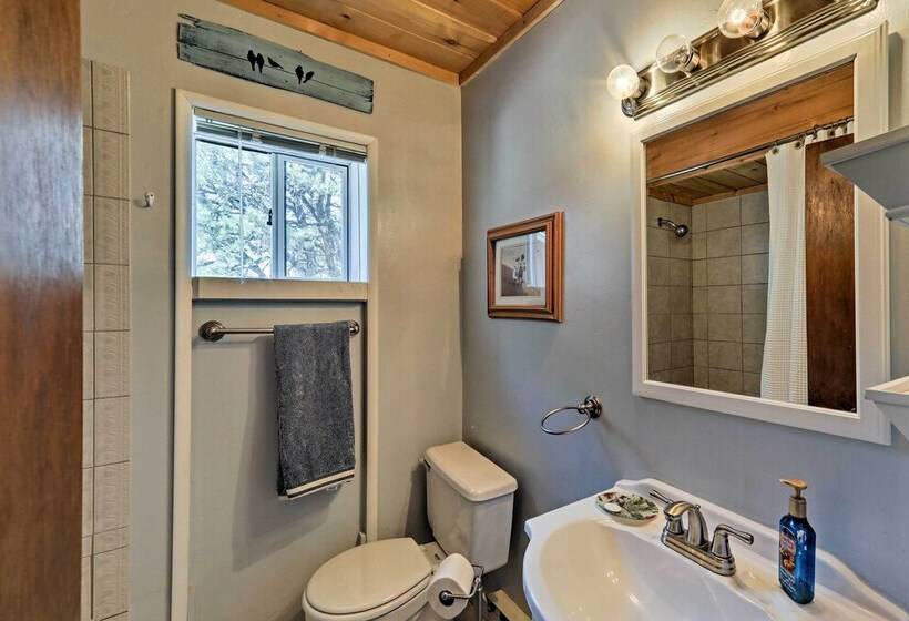 Near Hiking: Vernon Cabin W/ Hot Tub On 30 Acres!