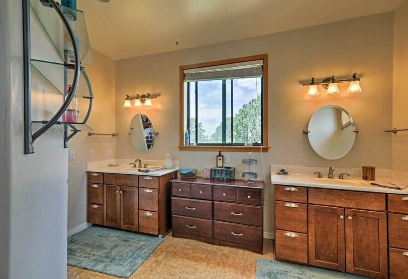 Near Hiking: Vernon Cabin W/ Hot Tub On 30 Acres!