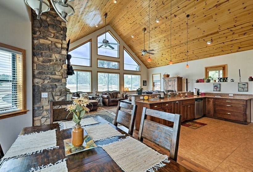 Near Hiking: Vernon Cabin W/ Hot Tub On 30 Acres!