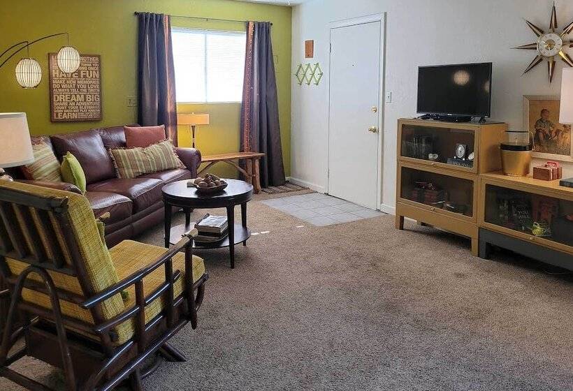 Quaint & Cozy Cottage: 3 Mi To Palisade Wineries!