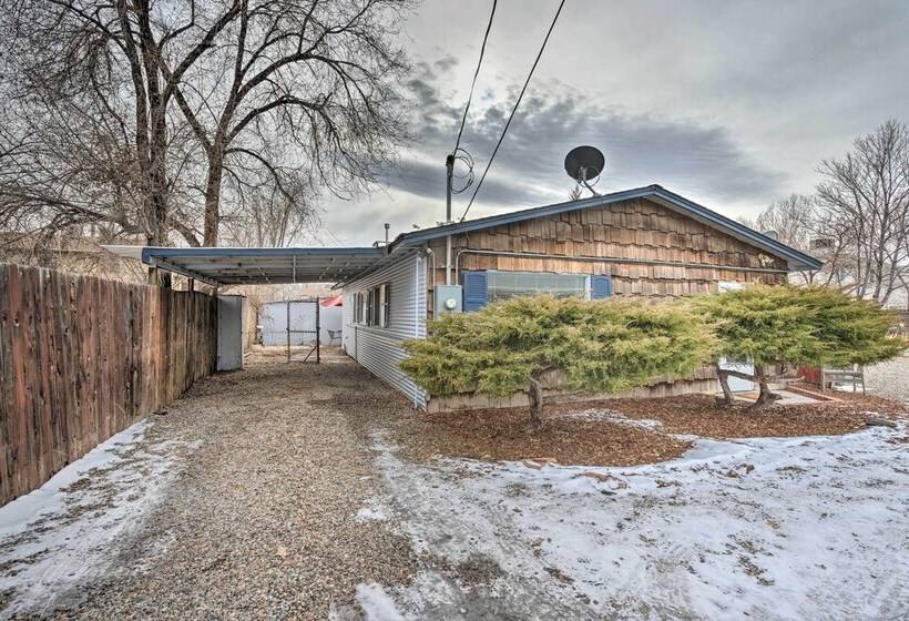 Quaint & Cozy Cottage: 3 Mi To Palisade Wineries!