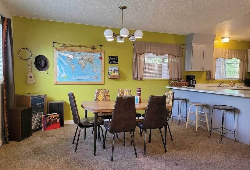 Quaint & Cozy Cottage: 3 Mi To Palisade Wineries!