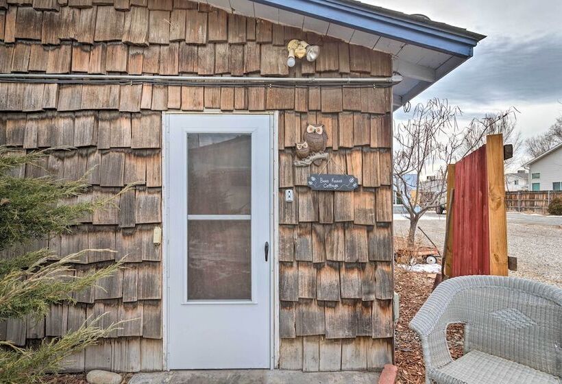 Quaint & Cozy Cottage: 3 Mi To Palisade Wineries!