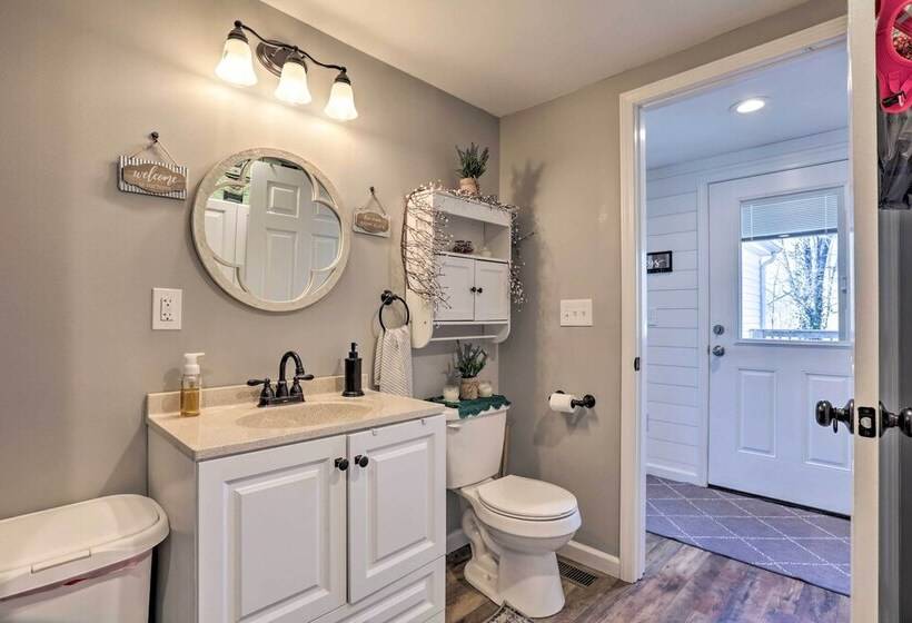 Quaint Creekside Cottage W/ Porch & Backyard!