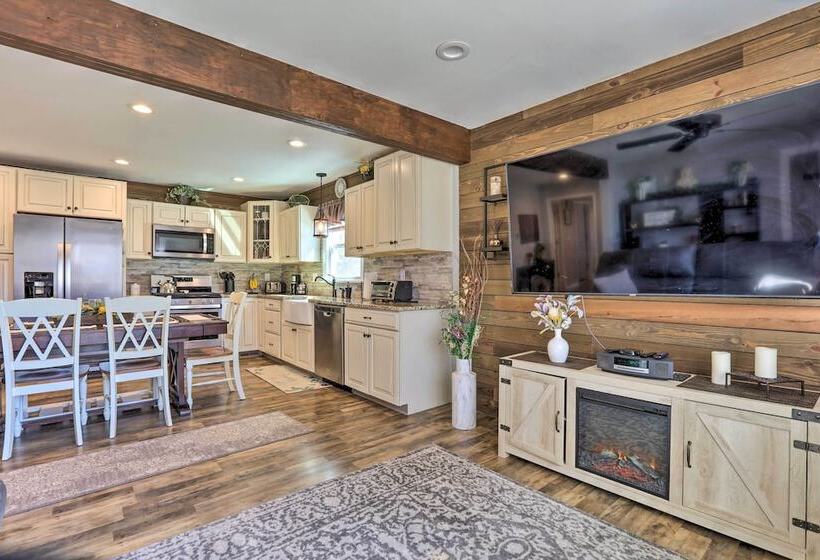 Quaint Creekside Cottage W/ Porch & Backyard!