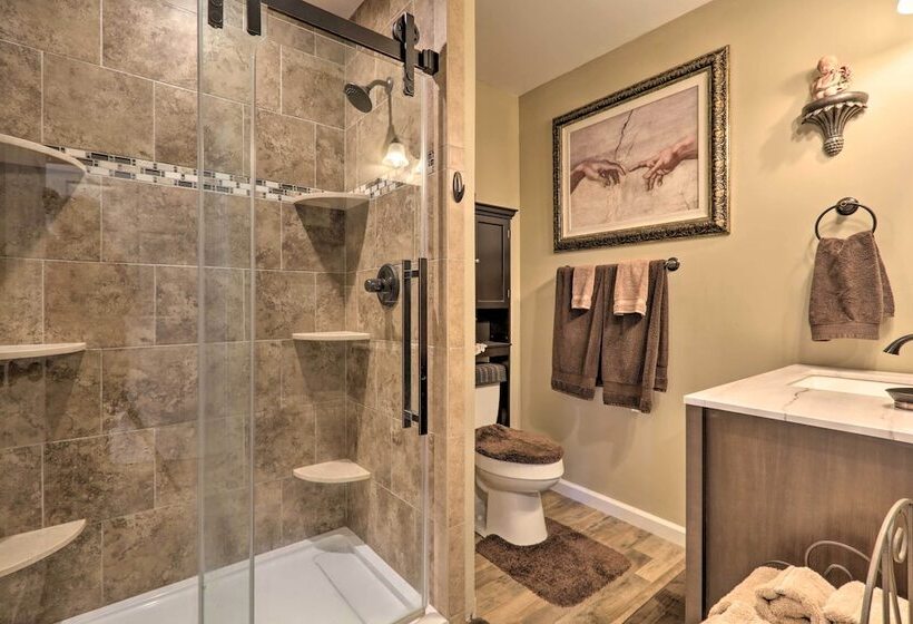 Quaint Creekside Cottage W/ Porch & Backyard!