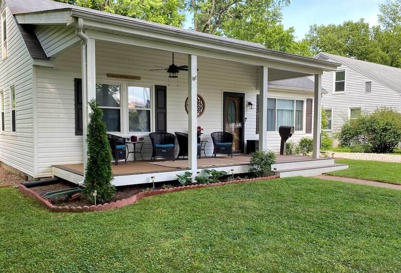 Quaint Creekside Cottage W/ Porch & Backyard!
