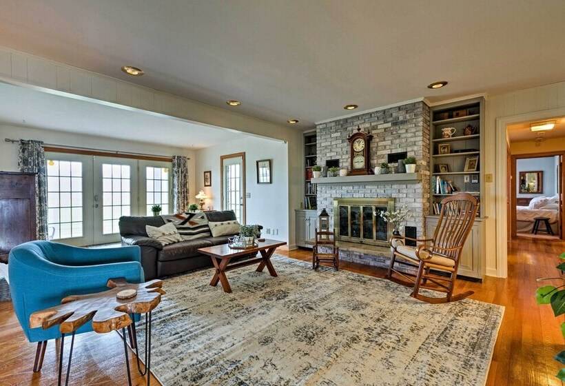 Quaint Elkton Home Near Shenandoah National Park!