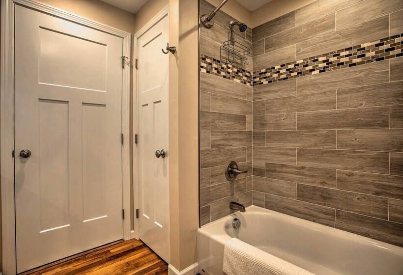 Quaint Mystic Home ~ 1 Mi To Town & Masons Island