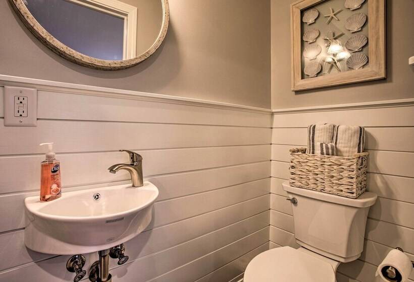 Quaint Mystic Home ~ 1 Mi To Town & Masons Island