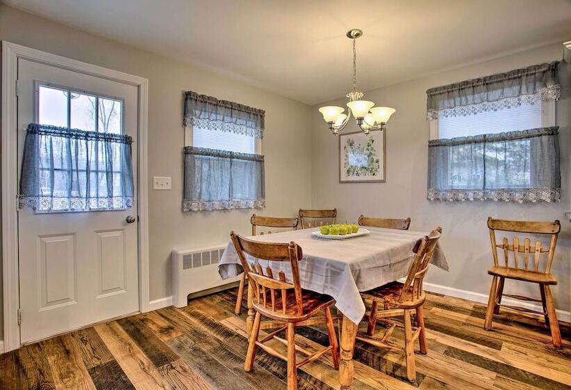 Quaint Mystic Home ~ 1 Mi To Town & Masons Island