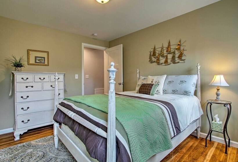 Quaint Mystic Home ~ 1 Mi To Town & Masons Island