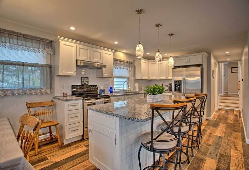 Quaint Mystic Home ~ 1 Mi To Town & Masons Island