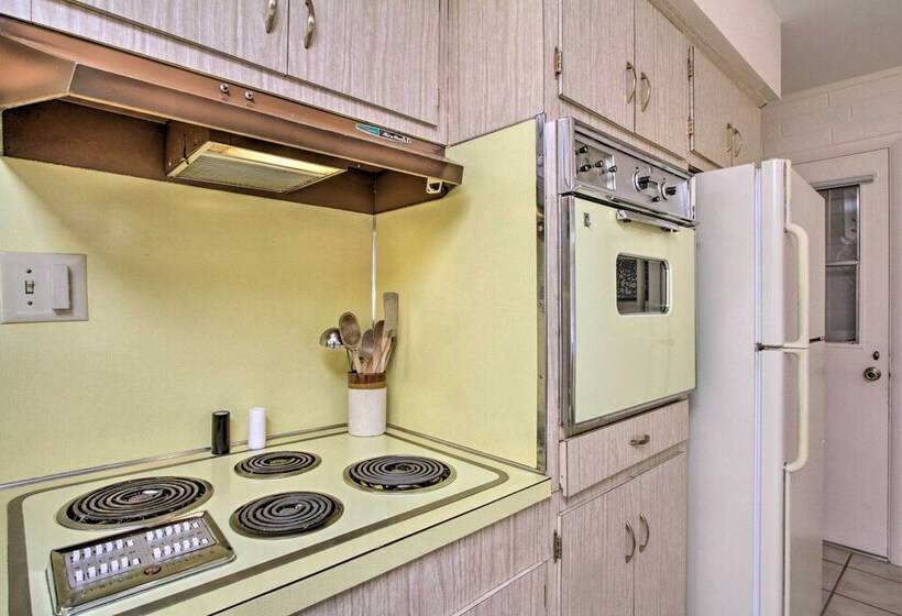 Quaint Sun City Home: Covered Patio & Private Yard