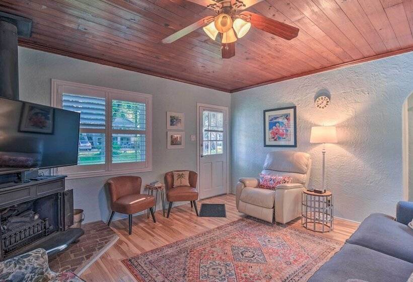 Quiet Crystal Beach Hideaway   Steps To Shoreline!