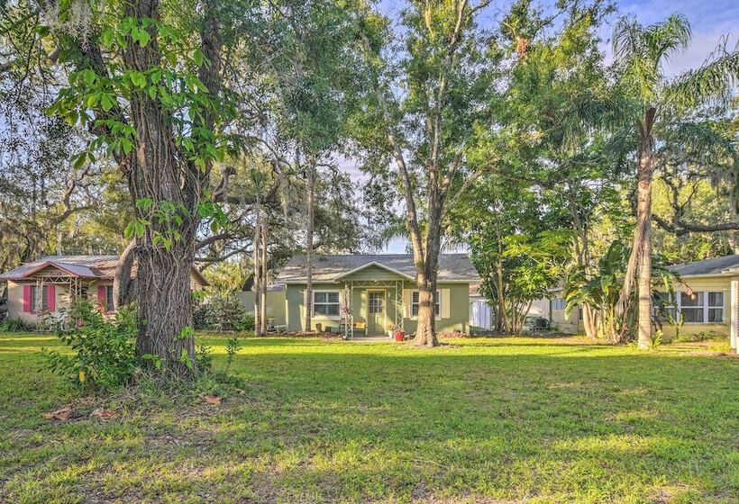 Quiet Crystal Beach Hideaway   Steps To Shoreline!