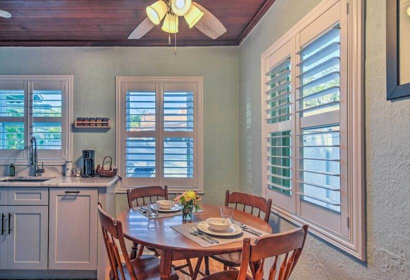 Quiet Crystal Beach Hideaway   Steps To Shoreline!