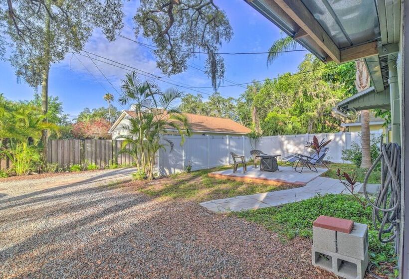 Quiet Crystal Beach Hideaway   Steps To Shoreline!