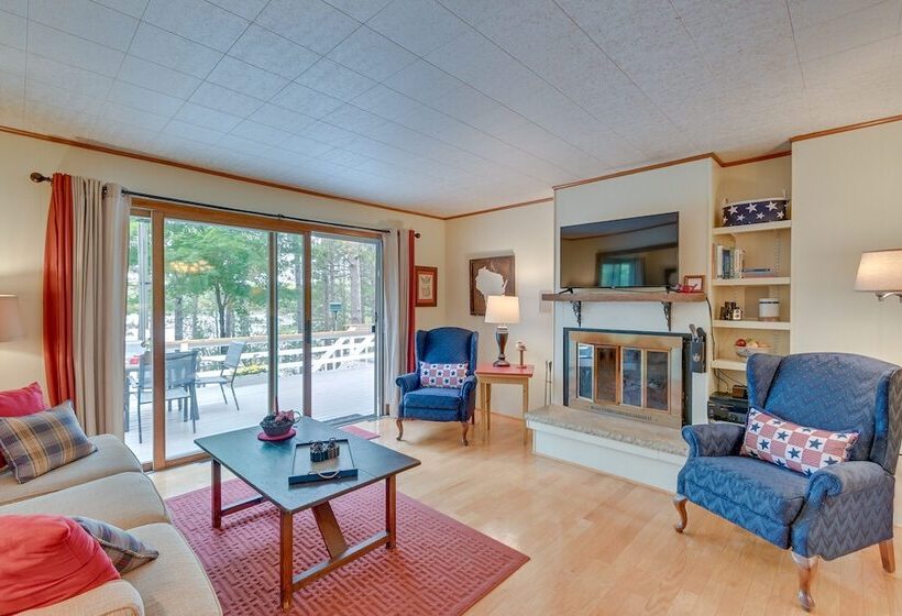 Quiet Retreat On Lake W/ Kayaks, Boats + Bikes!