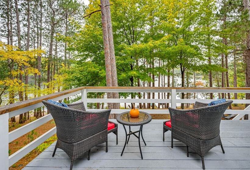 Quiet Retreat On Lake W/ Kayaks, Boats + Bikes!