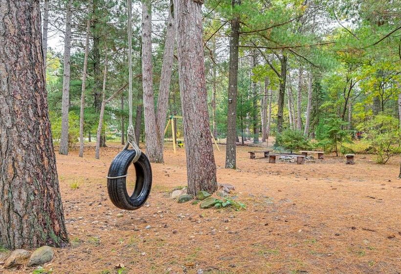 Quiet Retreat On Lake W/ Kayaks, Boats + Bikes!