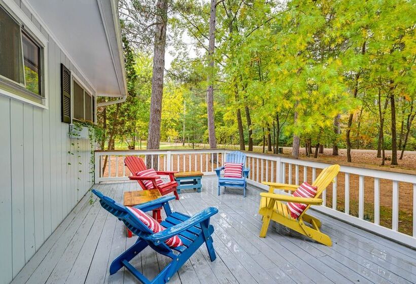 Quiet Retreat On Lake W/ Kayaks, Boats + Bikes!