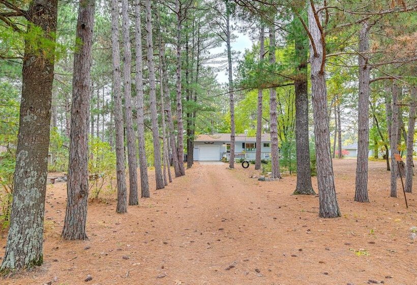 Quiet Retreat On Lake W/ Kayaks, Boats + Bikes!