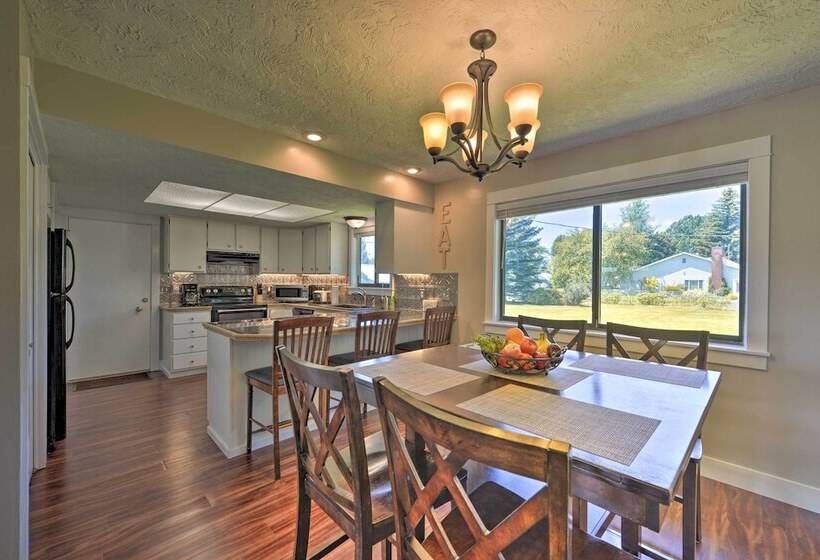 Quiet Sugar City Home < 80 Mi To Yellowstone!