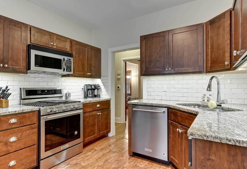 Quiet  Twin Ridge  Omaha House: Screened In Porch!