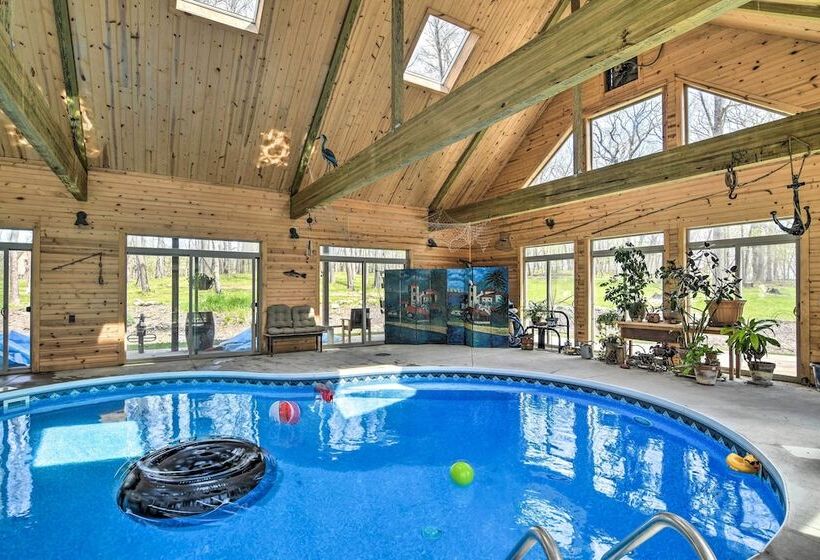 Raccoon River Retreat: Indoor Pool & Outdoor Fun!