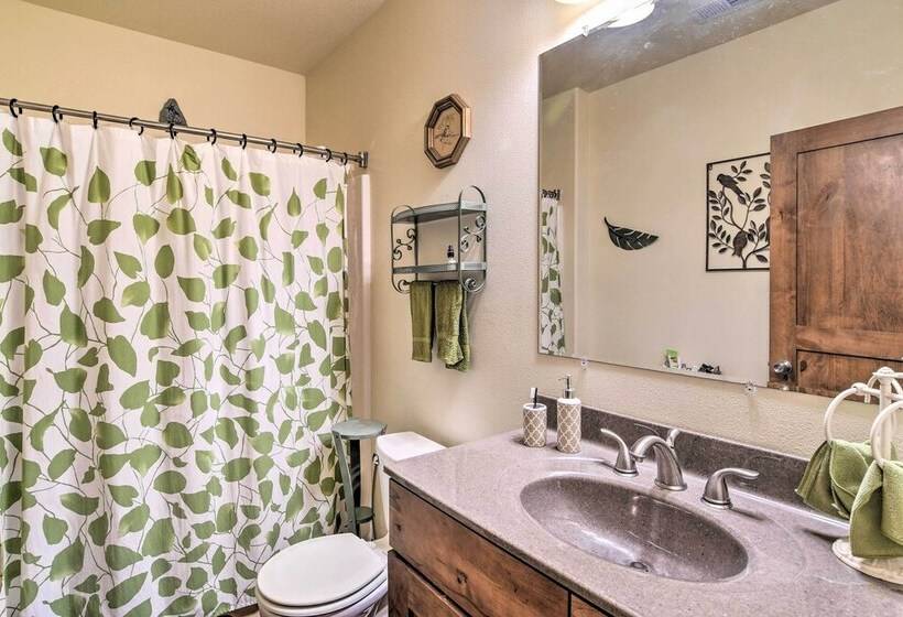 Raccoon River Retreat: Indoor Pool & Outdoor Fun!