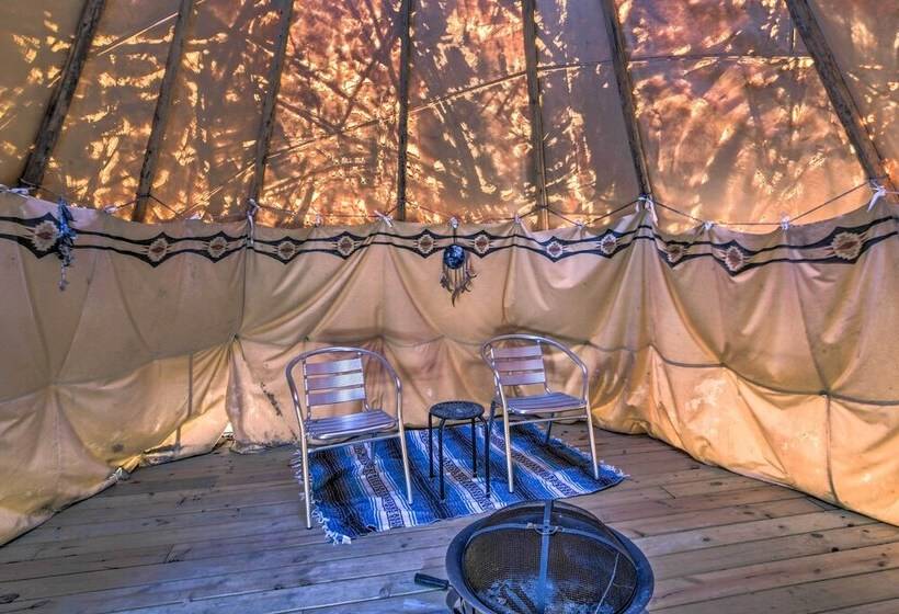 Raccoon River Retreat: Indoor Pool & Outdoor Fun!