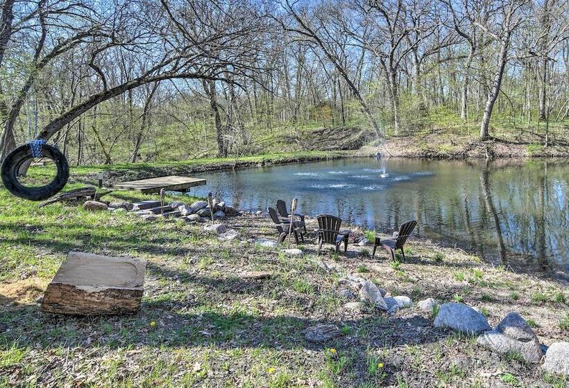 Raccoon River Retreat: Indoor Pool & Outdoor Fun!