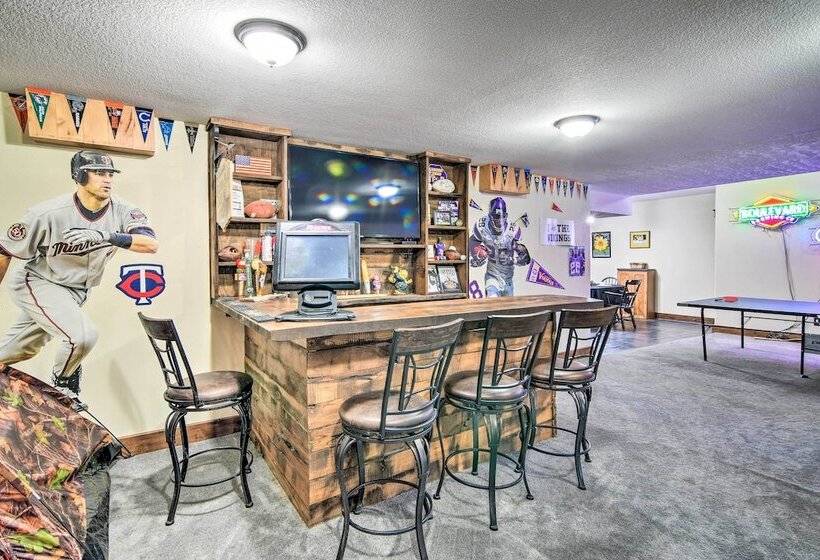 Raccoon River Retreat: Indoor Pool & Outdoor Fun!