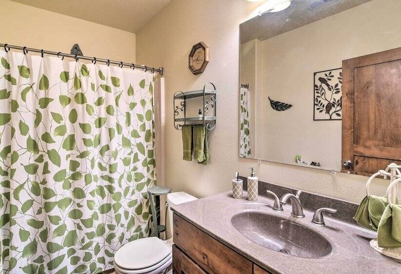 Raccoon River Retreat: Indoor Pool & Outdoor Fun!