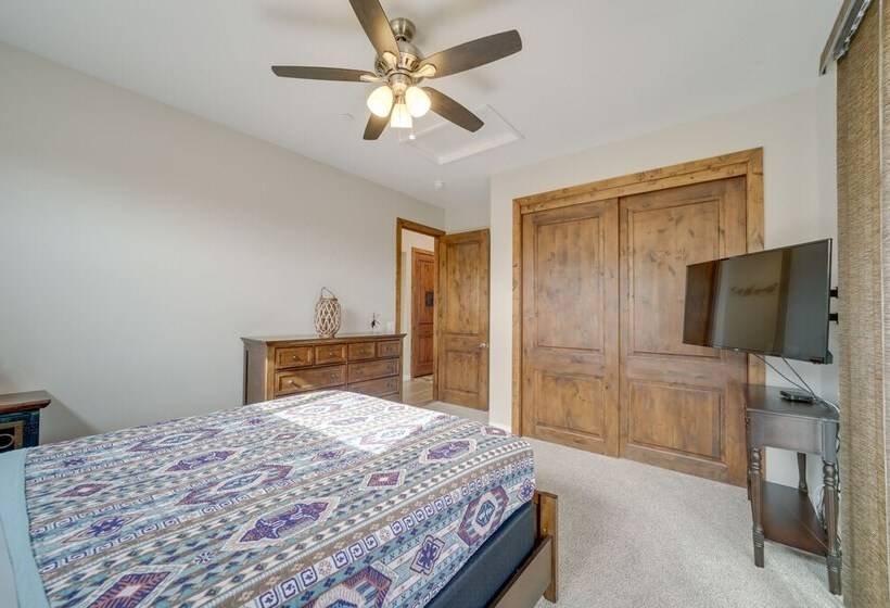 Red Rock Country Home With Patio & Mountain Views!