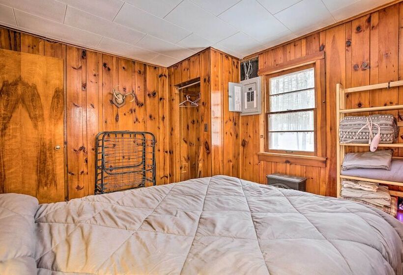 Remote Michigan Retreat On 10 Acres W/ Grill!