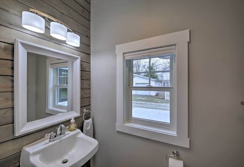 Renovated Craftsman House W/ Patio & Fire Pit!