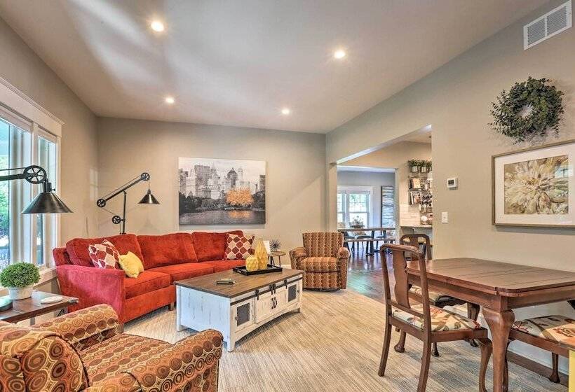 Renovated Craftsman House W/ Patio & Fire Pit!