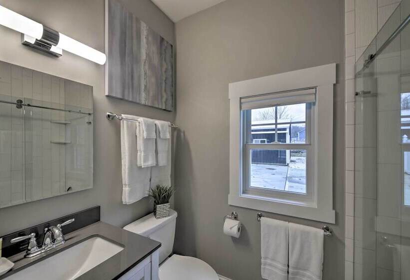 Renovated Craftsman House W/ Patio & Fire Pit!