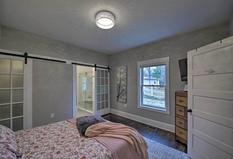 Renovated Craftsman House W/ Patio & Fire Pit!