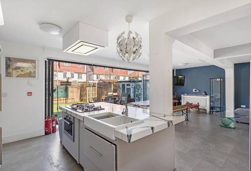 レジデンス C Bright And Spacious House