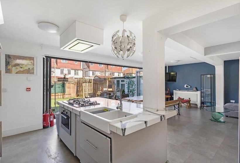 レジデンス C Bright And Spacious House