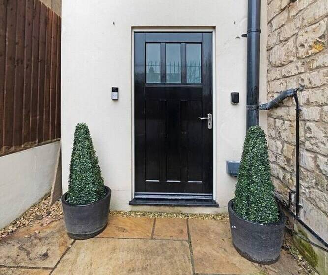 דירת נופש Huge House Pool Table Parking Garden Sky Tv Wifi