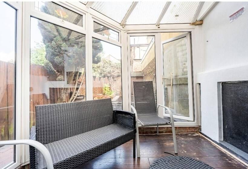 레지던스 Maidstone   Sleeps 6   Parking   Garden   96ws