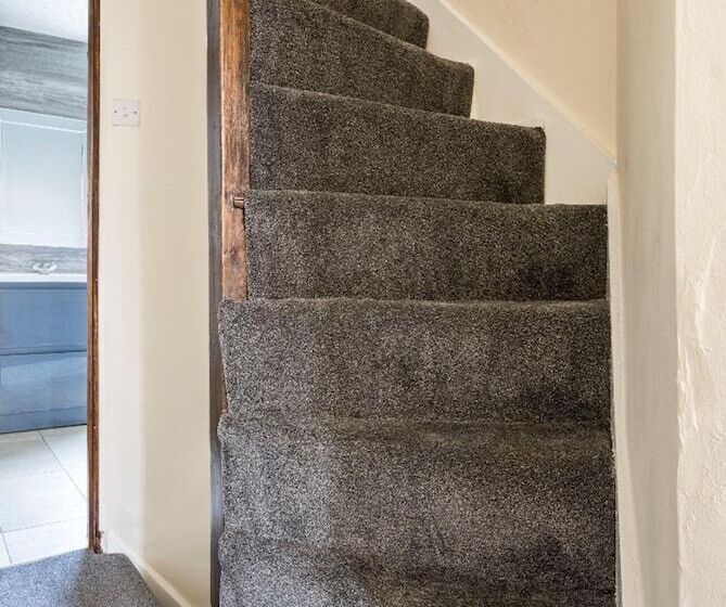 레지던스 Maidstone   Sleeps 6   Parking   Garden   96ws