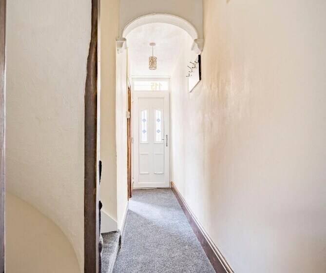 레지던스 Maidstone   Sleeps 6   Parking   Garden   96ws